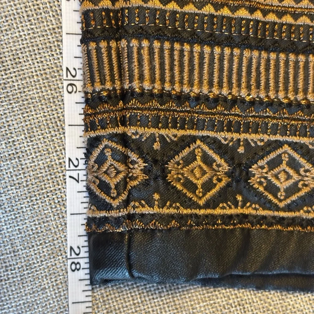 Great outfit! Tory Burch top and CREAM coated, embroidered jeans. - Picture 13 of 14